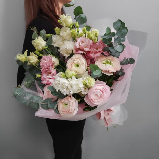 Невесомость (с нежными ранункулюсами и эустомами)