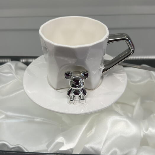 Кружка фарфор с мишкой в белом цвете в подарочной упаковке