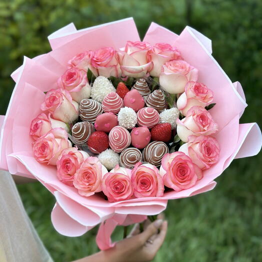 Клубника в шоколаде с розами 15
