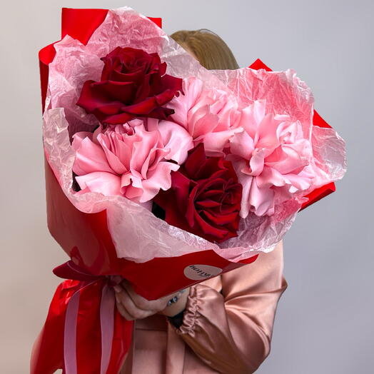 Букет из нежных и ярких французских роз🌸