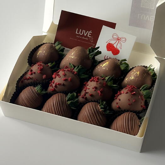Strawberries in premium chocolate 12 pcs