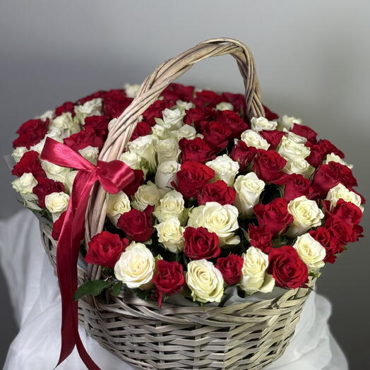 Корзина из 101 розы микс