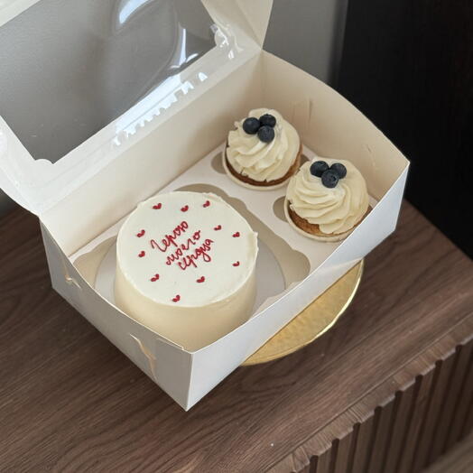 Комбо-набор к 23 февраля «Герой моего сердца» и 2 капкейка с голубикой и сливочным кремом