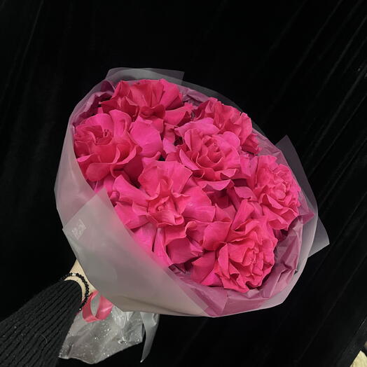 7 малиновых роз