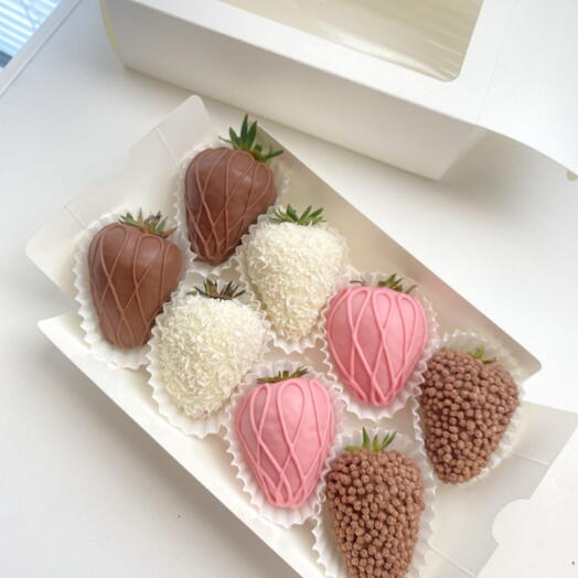 Клубника в 3х шоколадах callebaut
