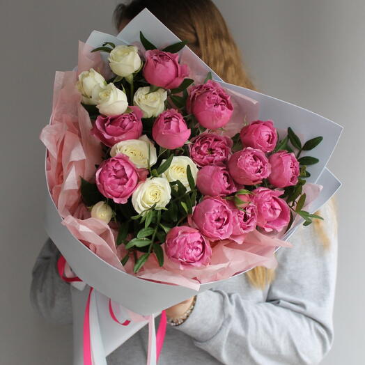 Rosa arbustiva en forma de peonía