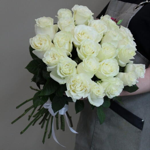Букет из 25 белых роз