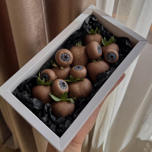 Клубника и голубика в шоколаде мини бокс