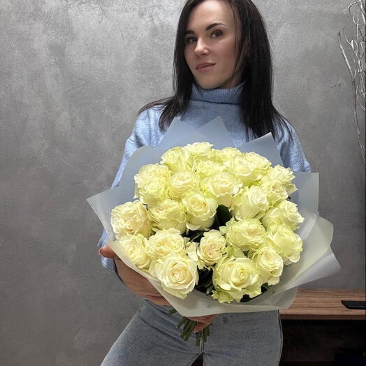 25 белых роз