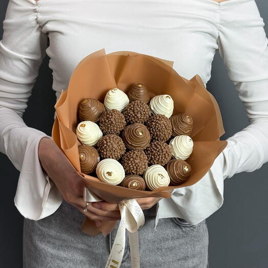 Букет из клубники в шоколаде 19 шт Инь-ян