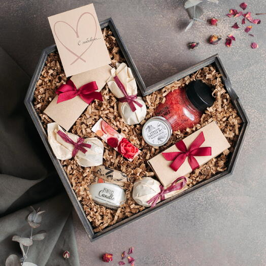 A gift to a girl, friend, sister, mother for her birthday, beauty box, gift set for women