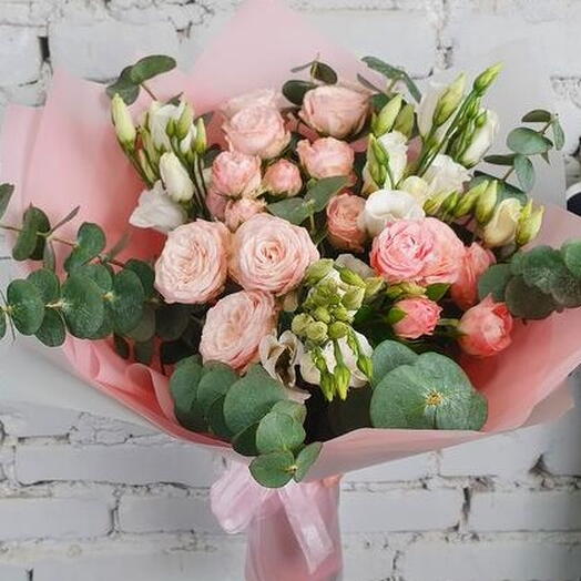 Bouquet of Peony-shaped rose with eustoma