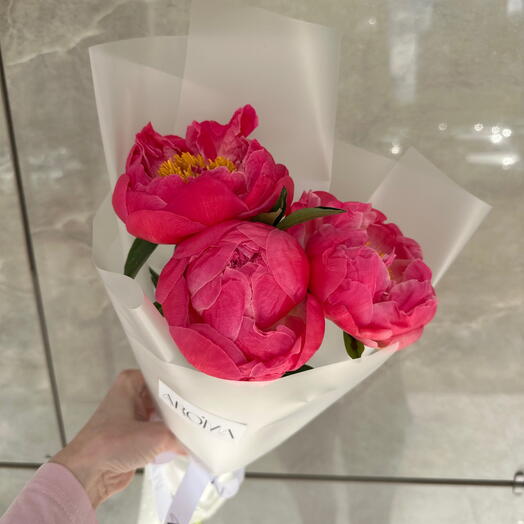 Минибукет презент из пионов