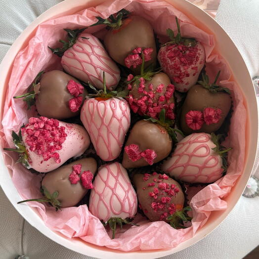 Клубника в шоколаде круглая коробка