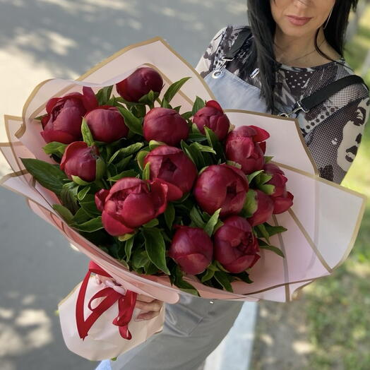 Букет из пионов