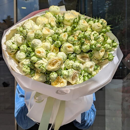 Моно букет из 15 кустовых роз