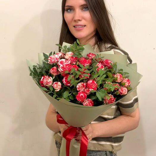 Букет из 7 кустовых роз