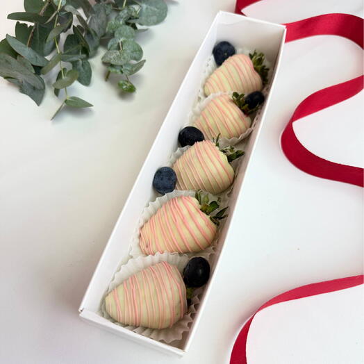 Клубника в белом бельгийском  шоколаде 5 шт с голубикой 🫐🍓🍫