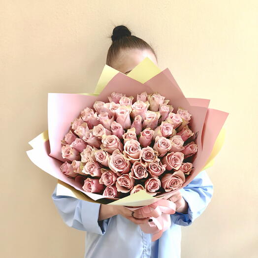 Букет из 51 розовой Кенийской розы в авторской упаковке🌸🌹