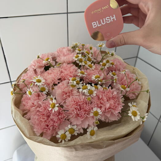 Летний букет + подарок от Vivienne Sabo – румяна MACARON
