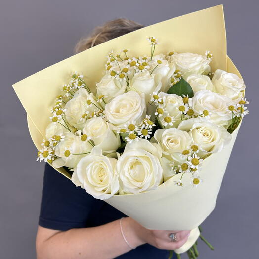 Букет с розами и ромашкой🌼