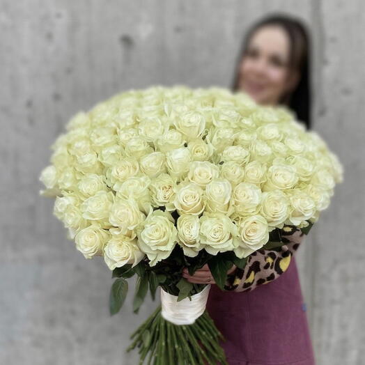 Букет из 95 роз White Mondiale