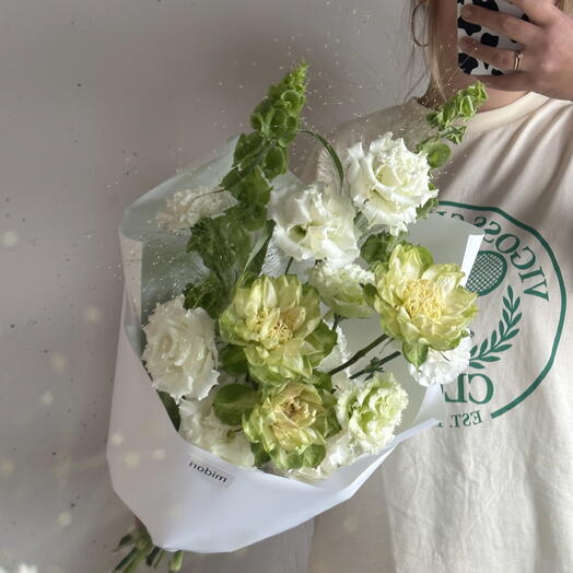 Букет с розой Вегги, гортензией и лизиантусами 🌿