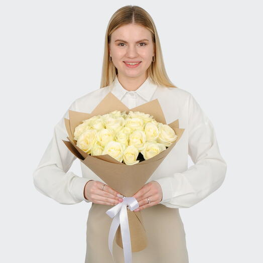 19 белых роз 40 см