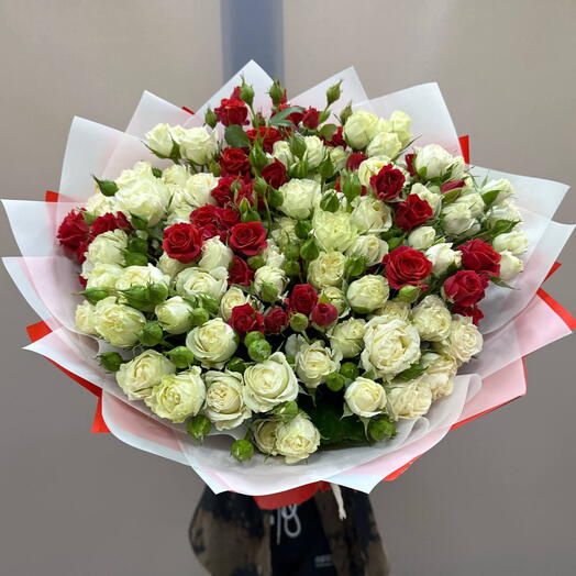 Букет из 25 кустовых роз