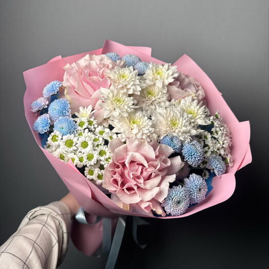 Букет в розово-голубых оттенках💙💗 с французской розой и хризантемой сантини