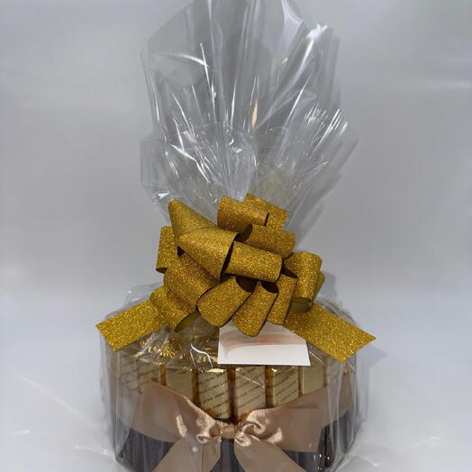 Торт из 46 конфет Ferrero Rocher на день рождения