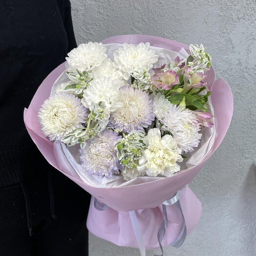 Букет из хризантемы, альстромерии, диантуса, астры и молочая💐