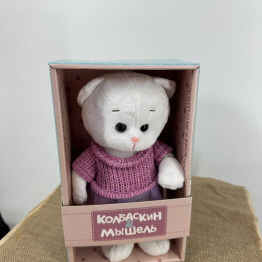 Игрушка котик в  фиолетовом свитере