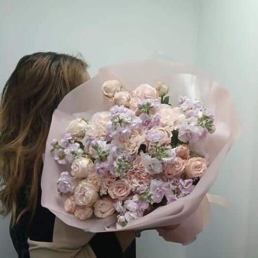 Авторский букет Воздушное безе маттиола, роза пионовидная кустовая,  диантус 67899