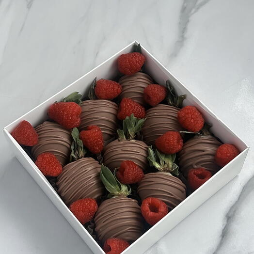 Клубника в шоколаде с малиной 🍓