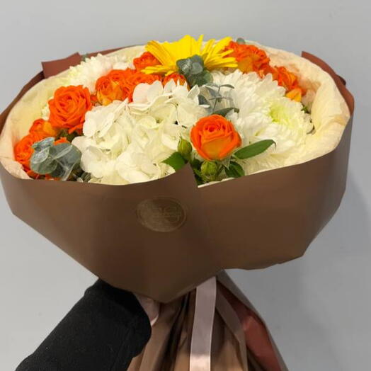 Осенний букет с кустовой розой и герберой