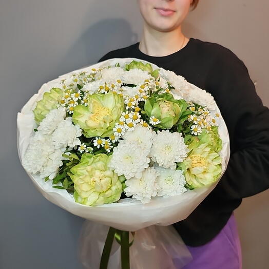 Букет с розой вегги и танацетумом