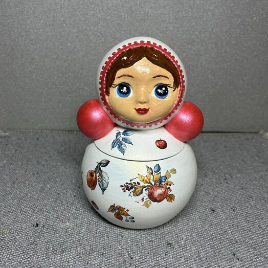 Неваляшка шкатулка