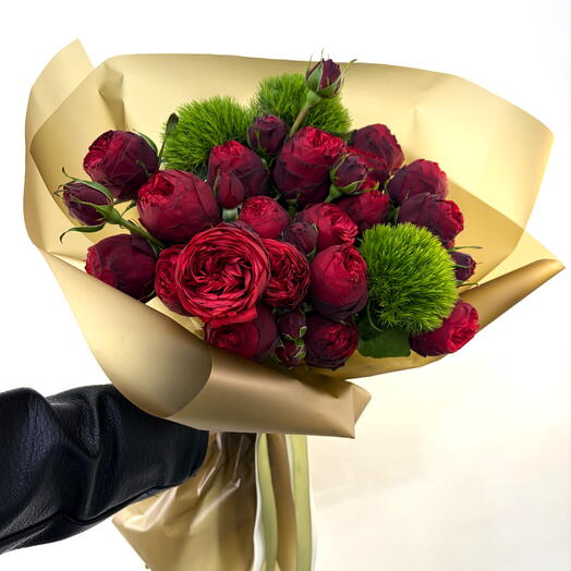 Розы Red piano с Барбатус киви меллоу. Burgundy Gold Premium