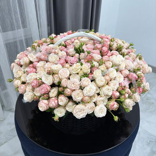 Карзина с 101 кустовыех роз