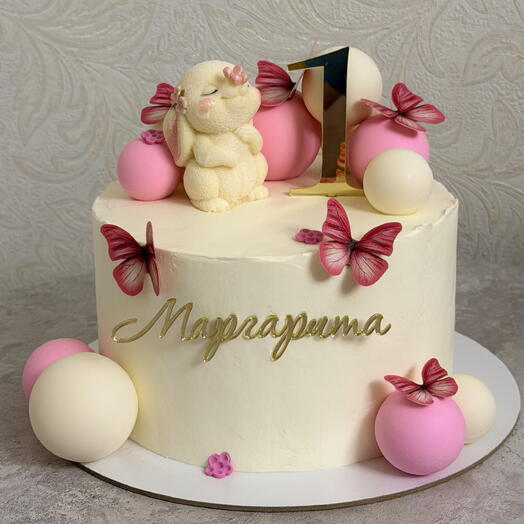Торт 2 кг детский с шоколадной фигуркой, бабочками, шоколадными шарами и топпером