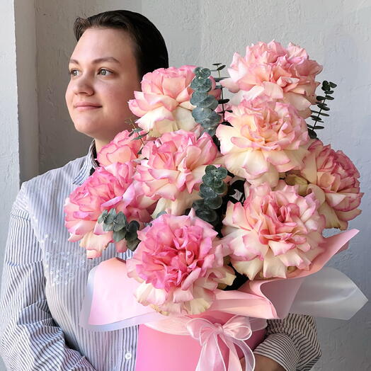 Композиция из 11 розовых роз