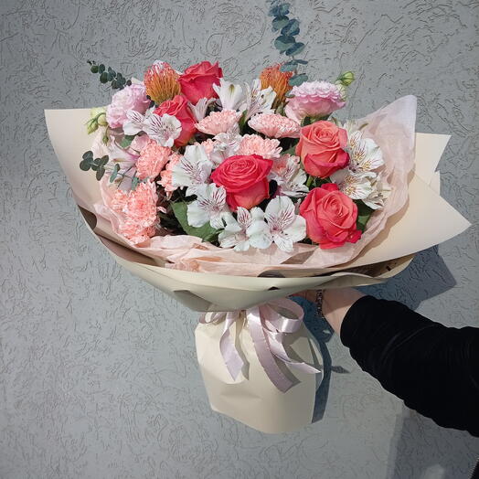 Букет из коралловых роз