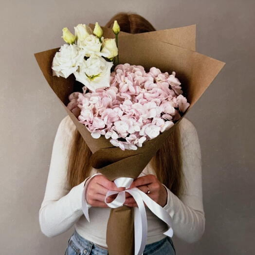 Красивый букет: розовая гортензия и эустома в крафте 💞МИНИ-букет💞
