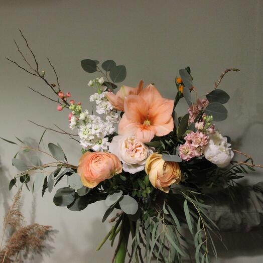 Амариллис, ранункулюсы и пионовидные розы