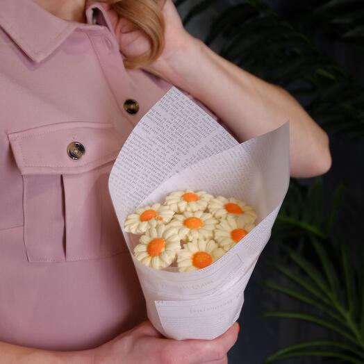 Шоколадный букет из семи шоколадных ромашек