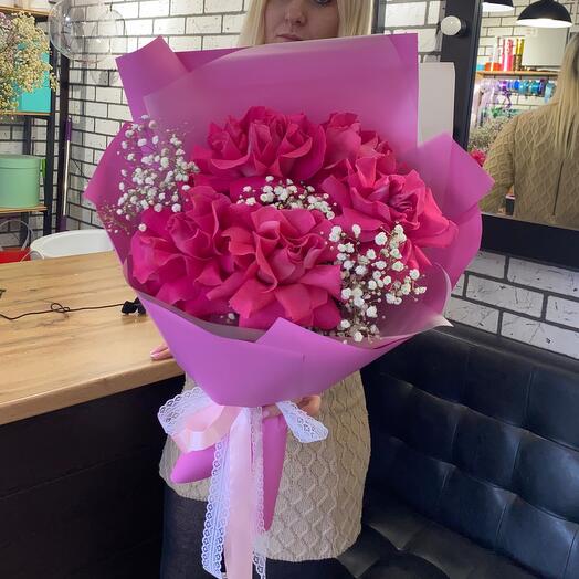 Букет из французских роз и гипсофилы