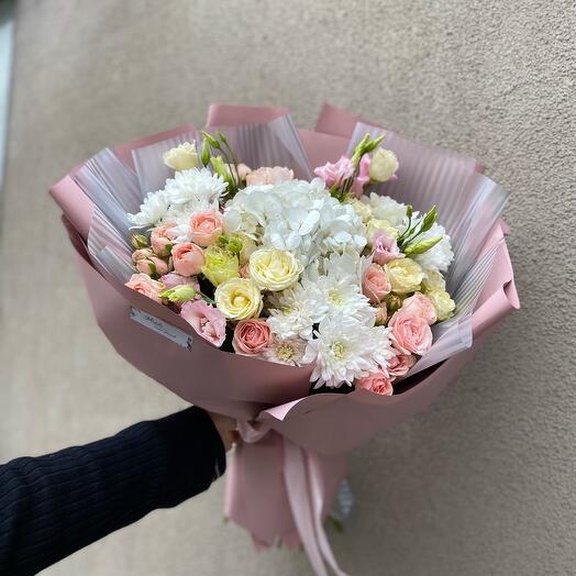 Prefabricated delicate bouquet
