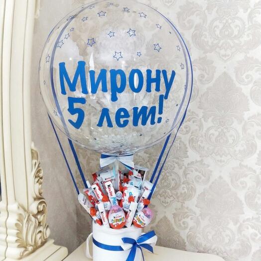 Букет киндеров с шаром баблс в подарок мальчику на 5 лет