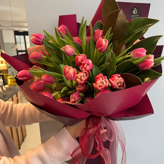 Пионовидные тюльпаны с магнолией